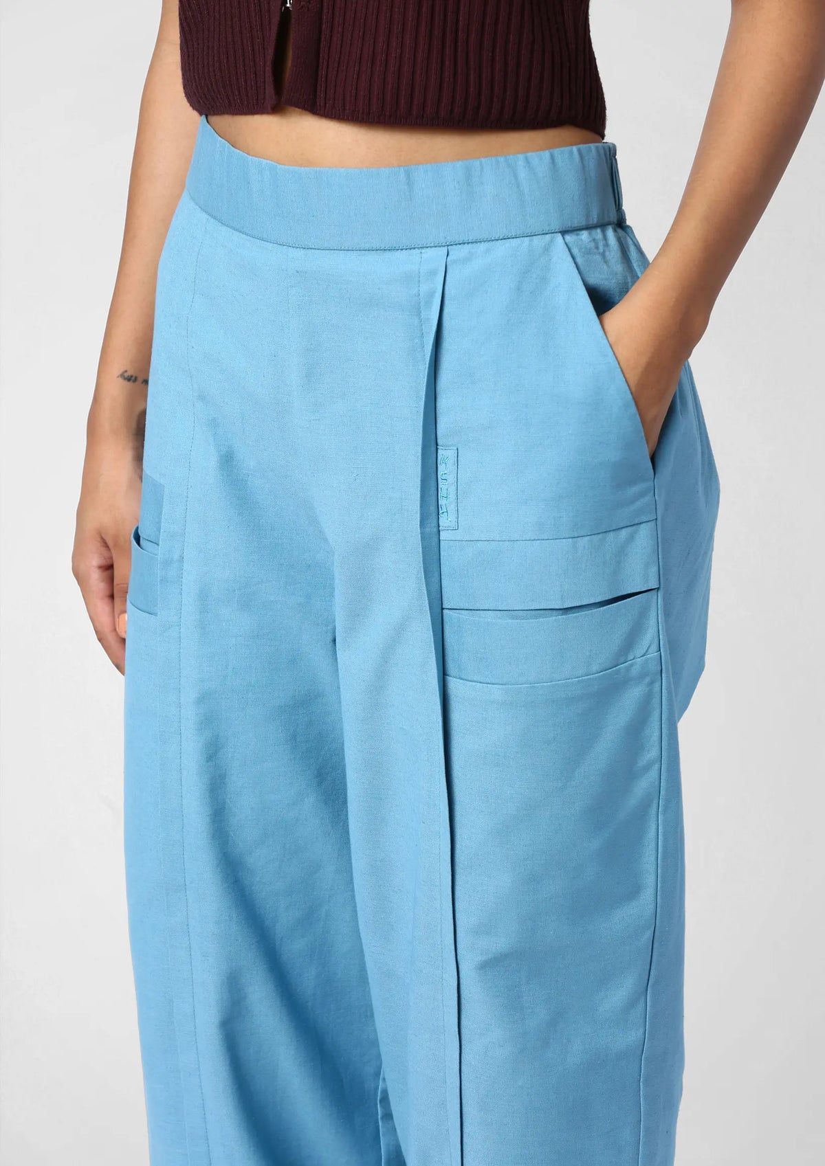 Clēan-tuck Pants