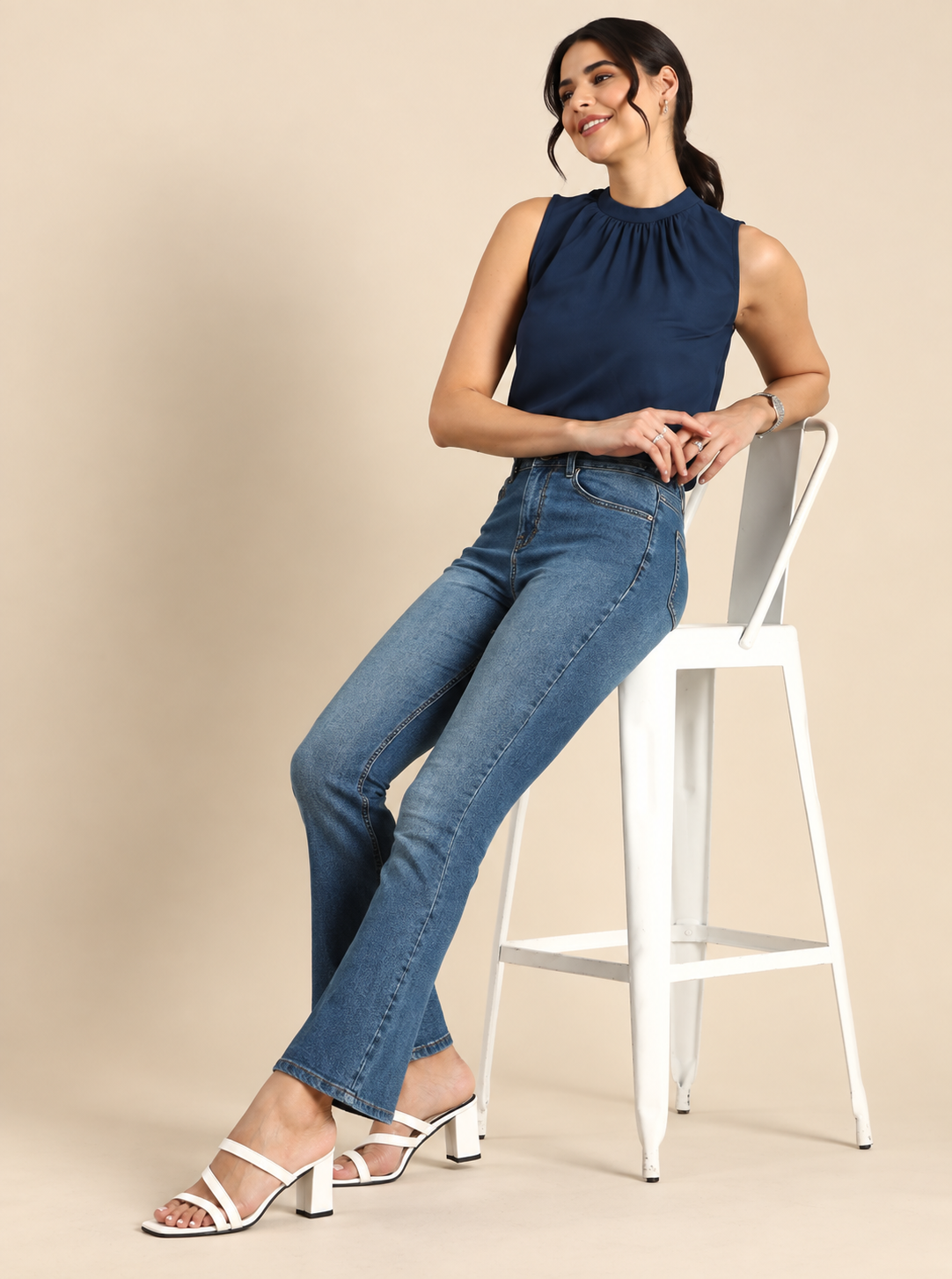 Women Bootcut Light Fade Stretchable Mid-Rise Jeans