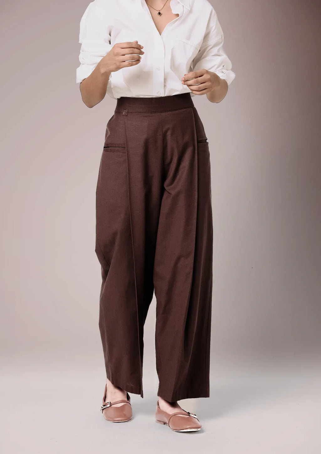 Op̈en-Boxcut Pants