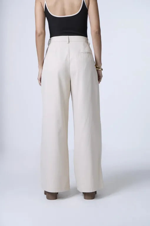 Off White Solid Straight Fit Trouser