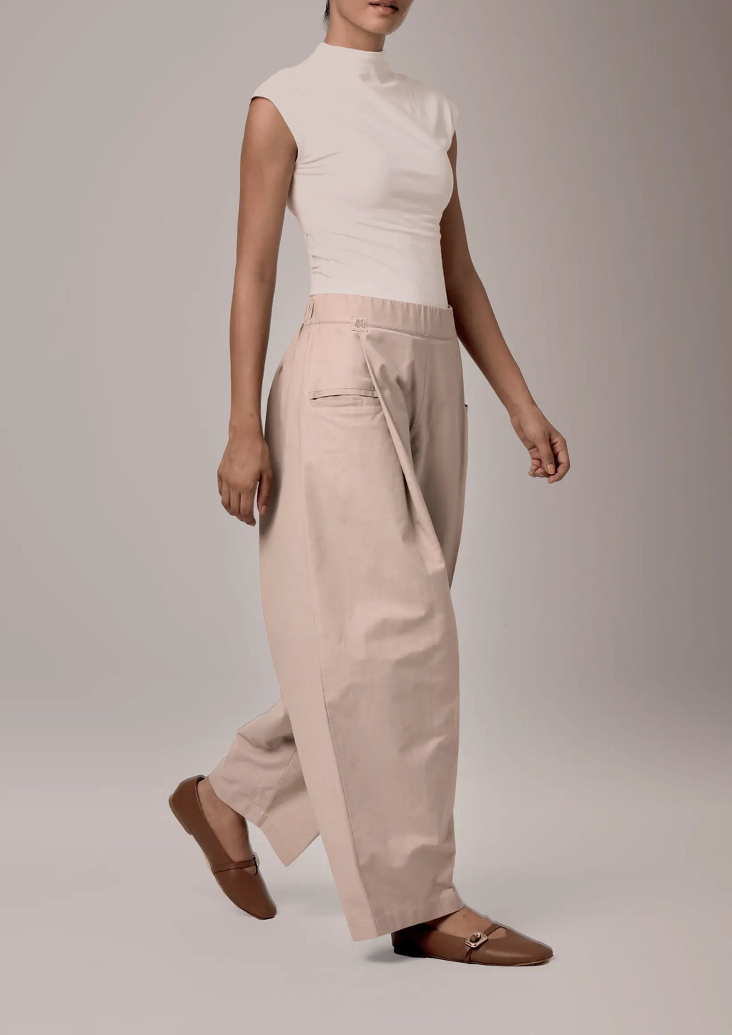 Op̈en-Boxcut Pants