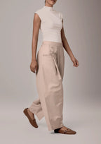 Op̈en-Boxcut Pants