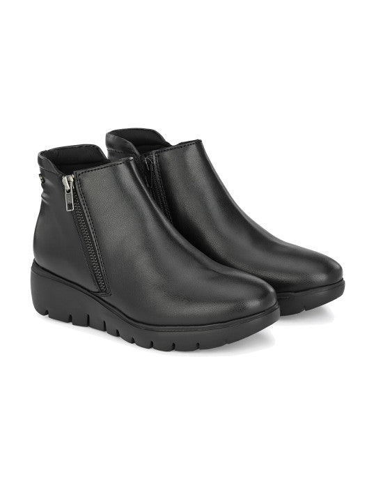 Women Black Solid Cheslea Boots