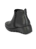 Women Black Solid Cheslea Boots