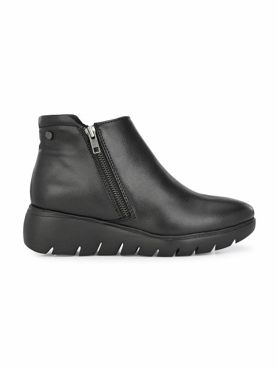 Women Black Solid Cheslea Boots