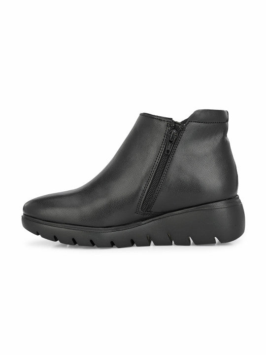 Women Black Solid Cheslea Boots