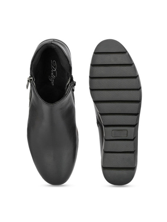 Women Black Solid Cheslea Boots