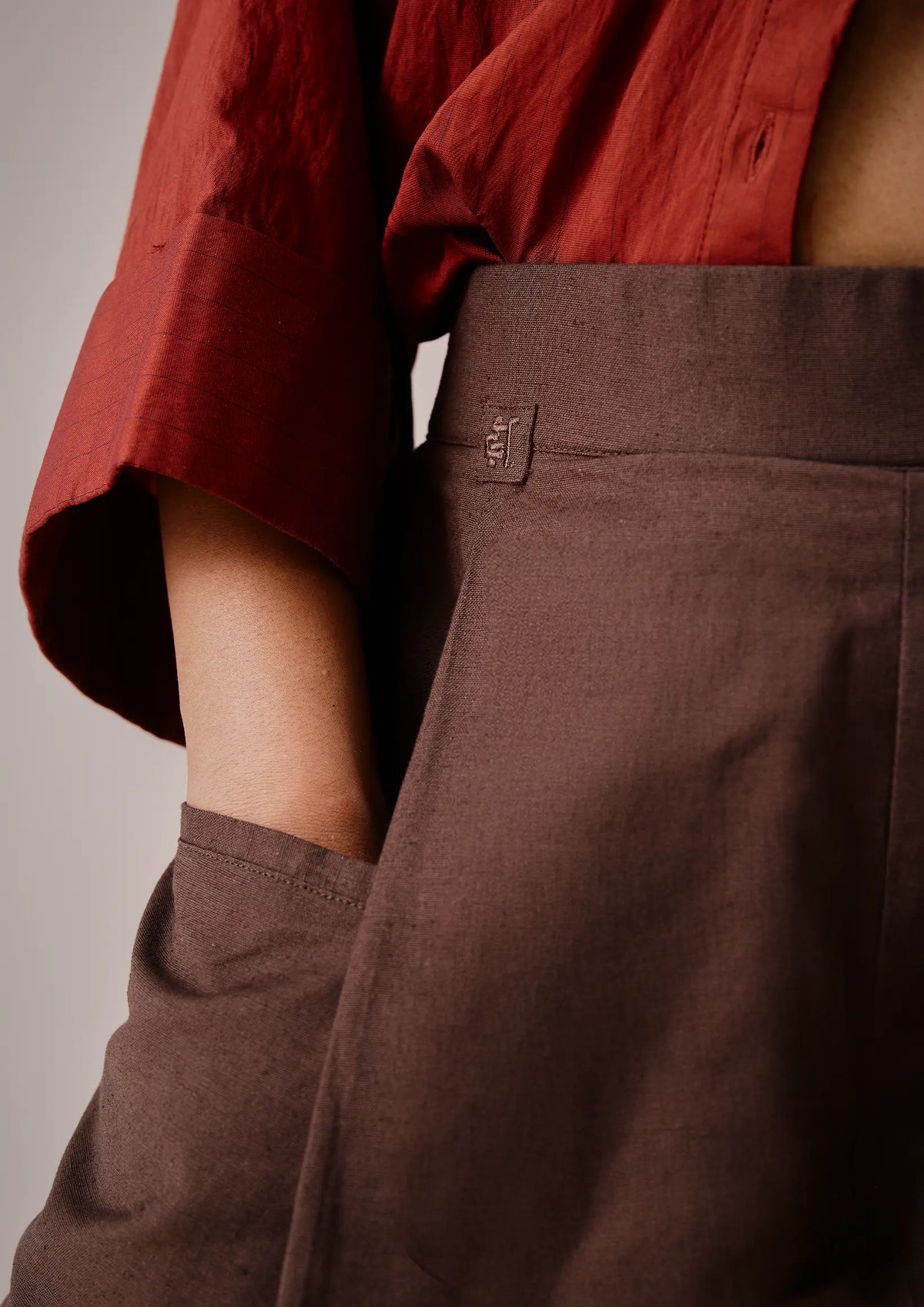 Op̈en-Boxcut Pants