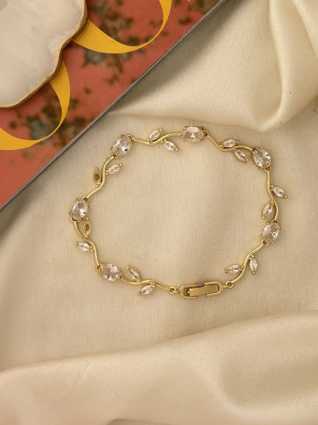 Women Gold-Plated Link Bracelet