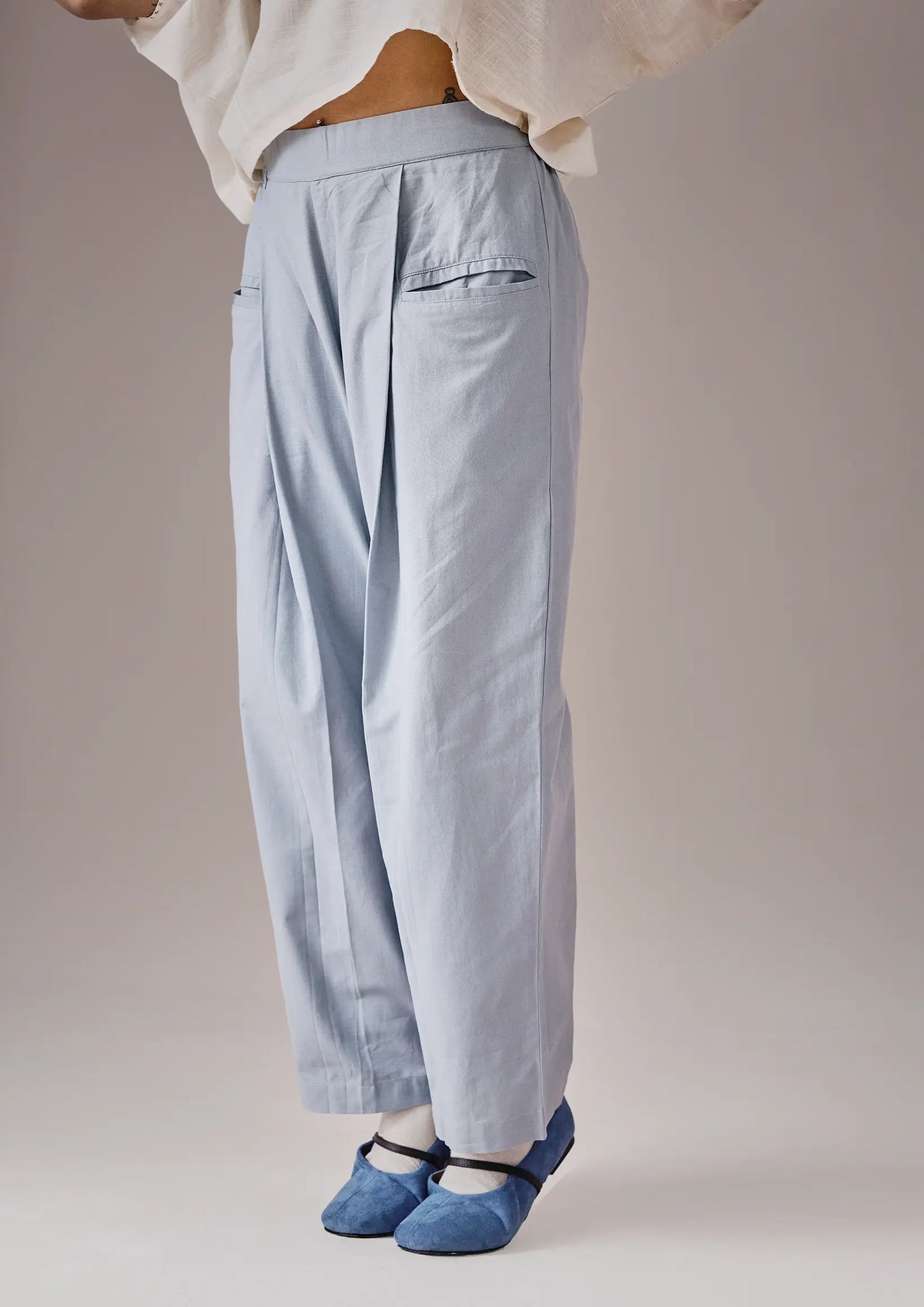 Op̈en-Boxcut Pants