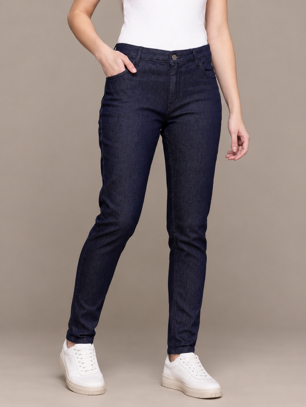 Women Slim Fit Mid-Rise Light Fade Stretchable Jeans