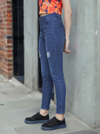 Women Dark Blue Slim Fit Mid-Rise Slash Knee Light Fade Stretchable Jeans