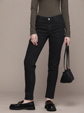 Women Slim Fit Mid-Rise Light Fade Stretchable Jeans