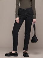 Women Slim Fit Mid-Rise Light Fade Stretchable Jeans
