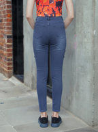 Women Dark Blue Slim Fit Mid-Rise Slash Knee Light Fade Stretchable Jeans