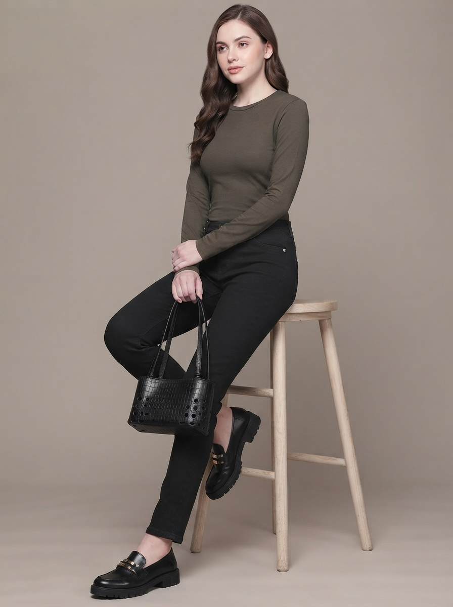 Women Slim Fit Mid-Rise Light Fade Stretchable Jeans