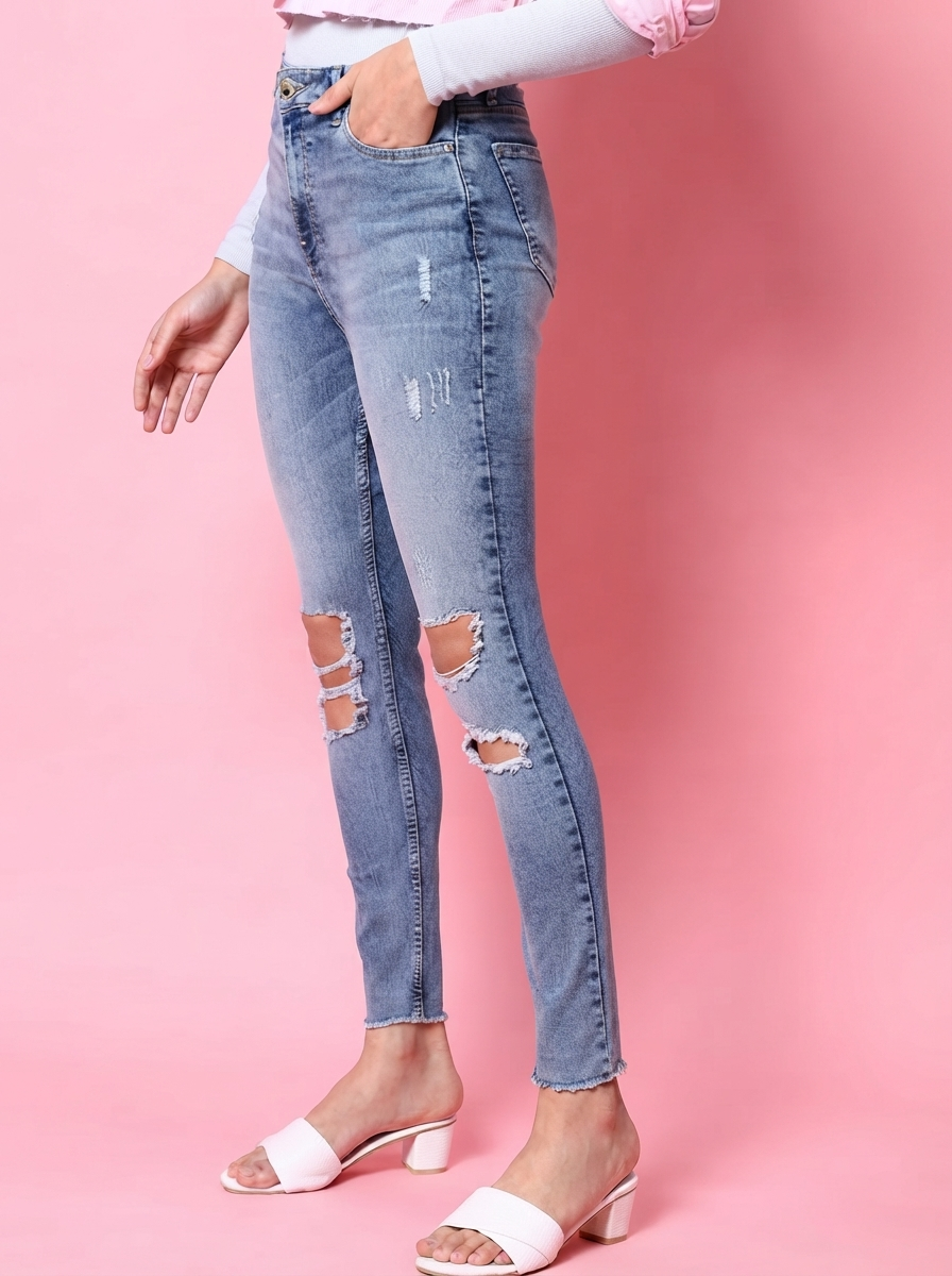 Women Blue Slim Fit Highly Distressed Light Fade Stretchable Cropped Jeans