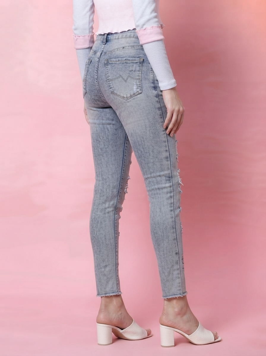 Women Blue Slim Fit Highly Distressed Light Fade Stretchable Cropped Jeans