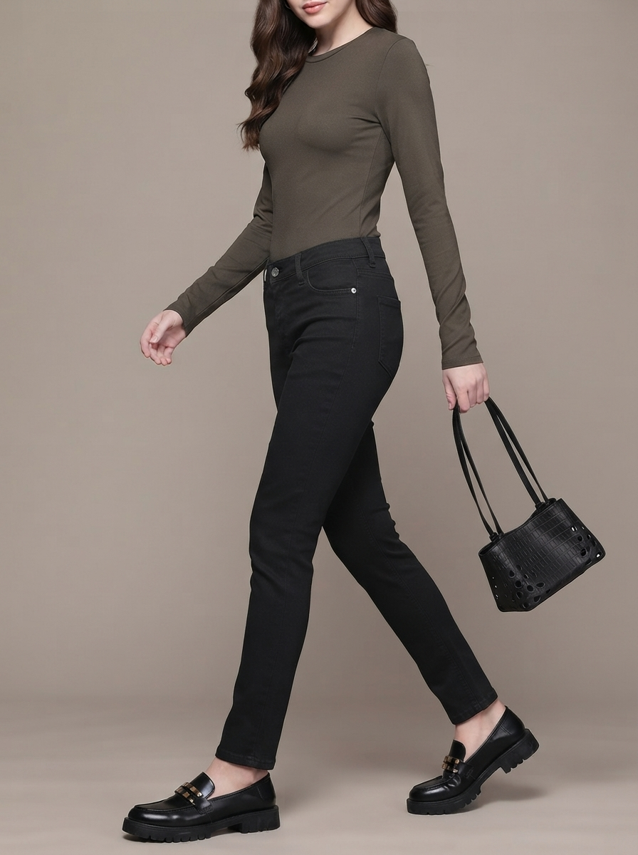 Women Slim Fit Mid-Rise Light Fade Stretchable Jeans