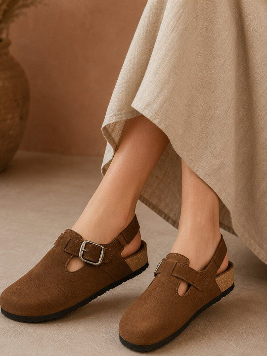 Women Buckle Detail Closed Toe Flat Sandals