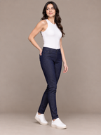 Women Slim Fit Mid-Rise Light Fade Stretchable Jeans