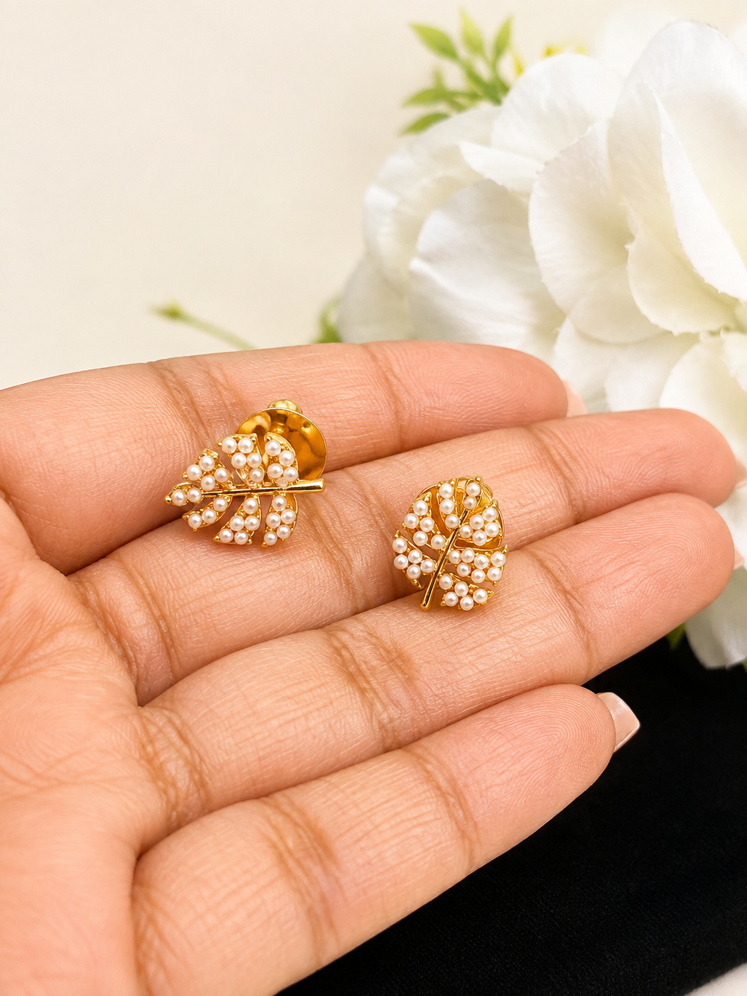 Leaf Shaped Studs Earrings