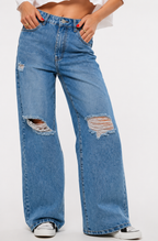 Women Smart Baggy High-Rise Mildly Distressed Light Fade Stretchable Jeans