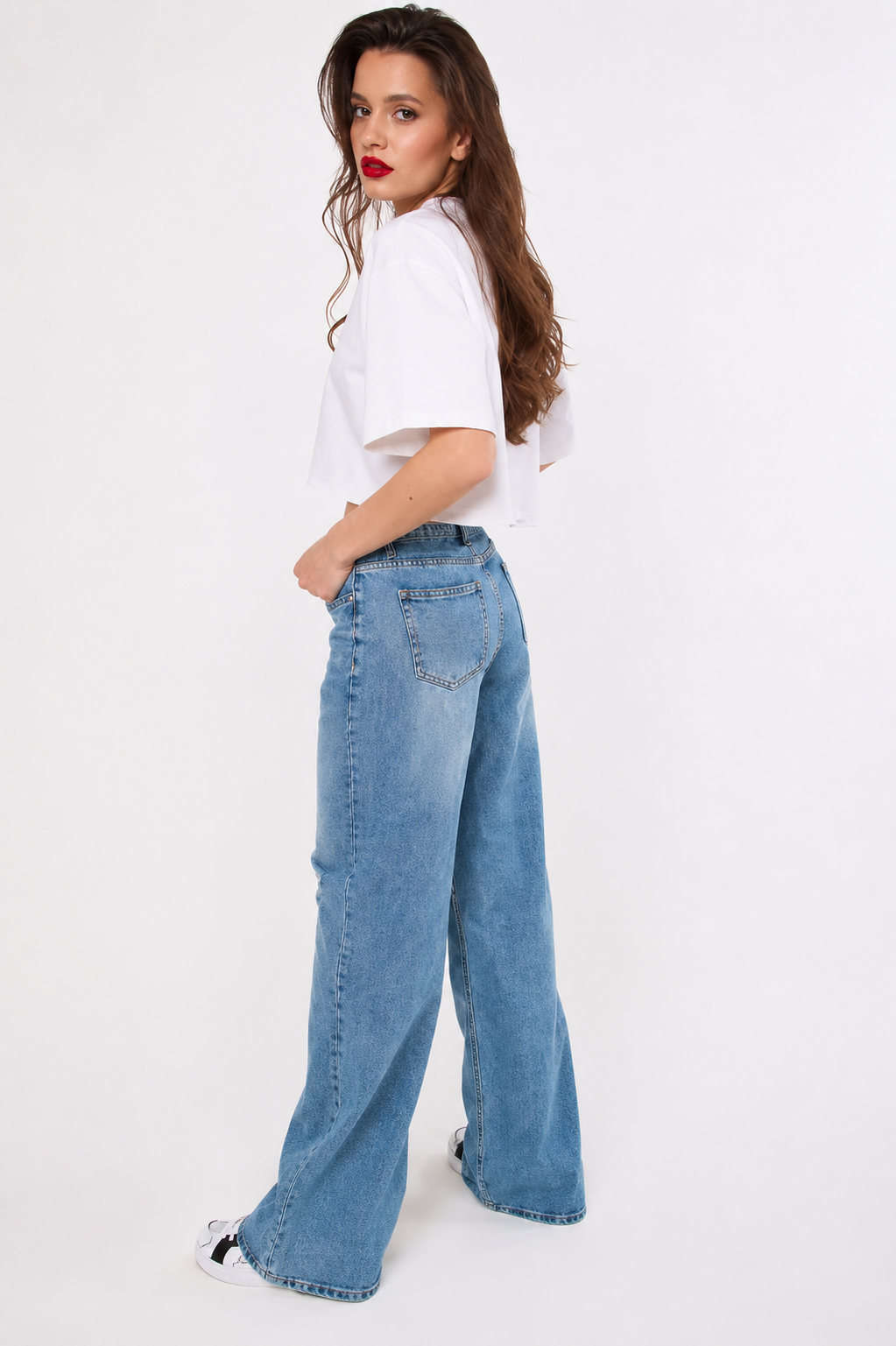 Women Smart Baggy High-Rise Mildly Distressed Light Fade Stretchable Jeans