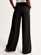 Women Relaxed Straight Leg Straight Fit High-Rise Pleated Trousers