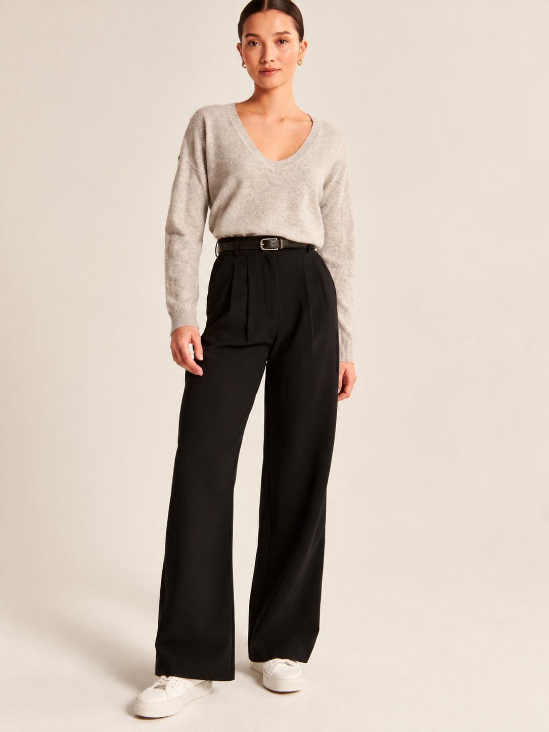 Women Relaxed Straight Leg Straight Fit High-Rise Pleated Trousers