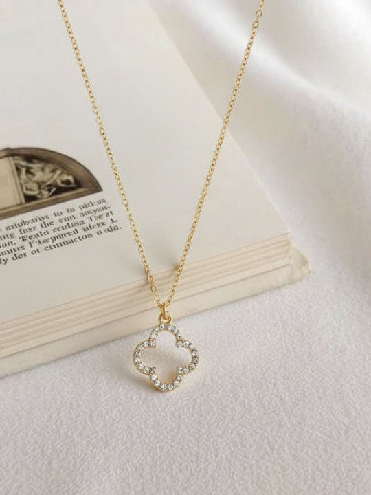 Women Cut Out Flora Pendant Necklace