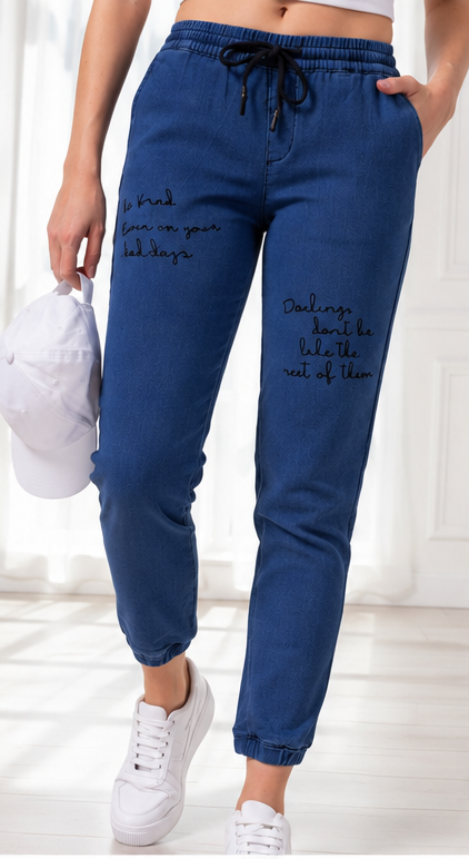 Women Mid-Rise Dark Shade Stretchable Cropped Jeans