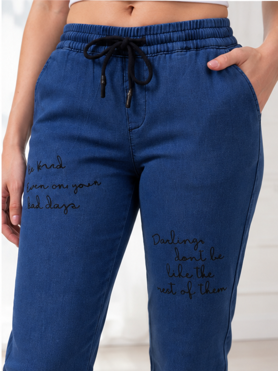 Women Mid-Rise Dark Shade Stretchable Cropped Jeans
