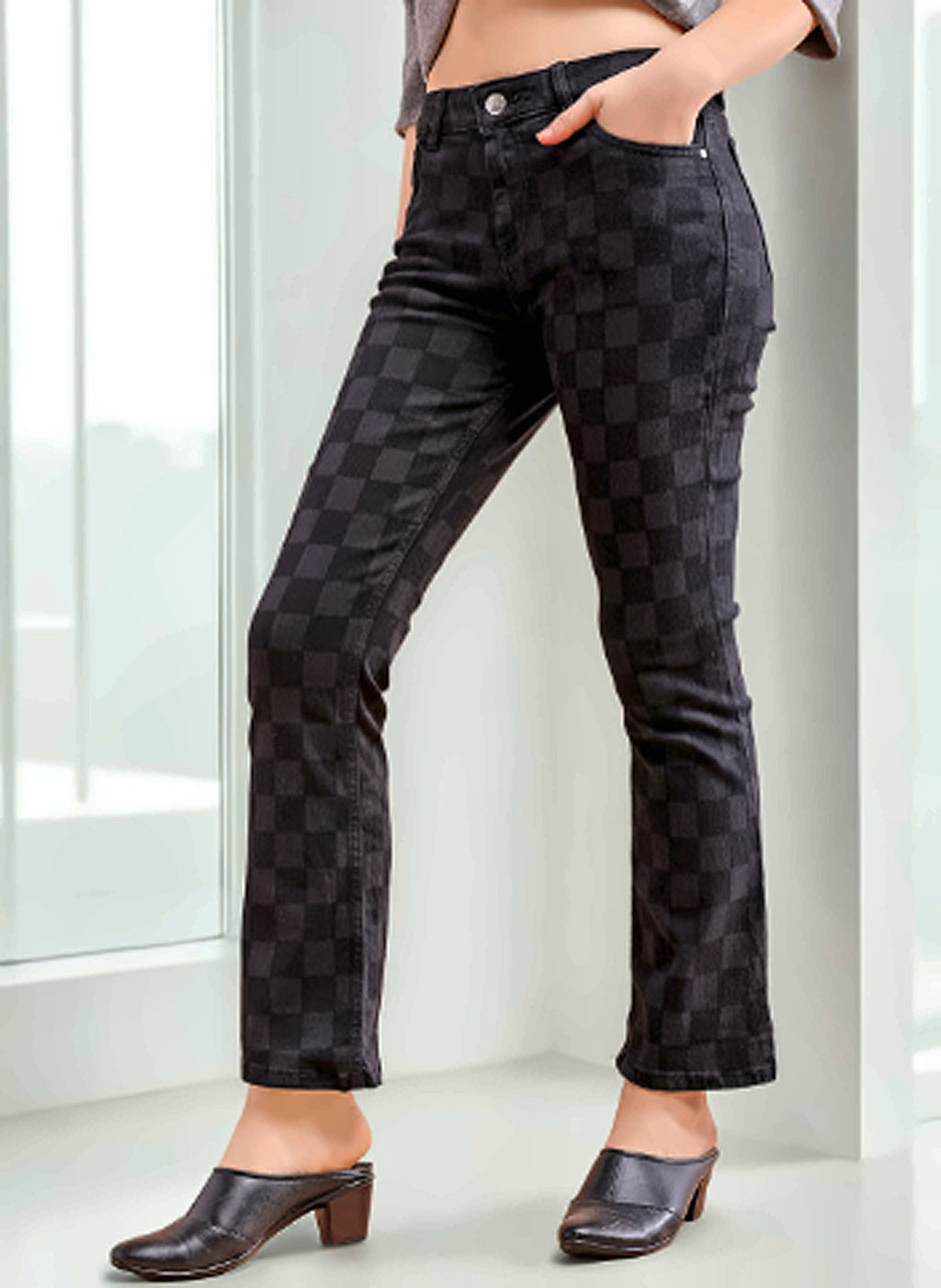 Women Black High-Rise Clean Look Bootcut Cropped Stretchable Jeans