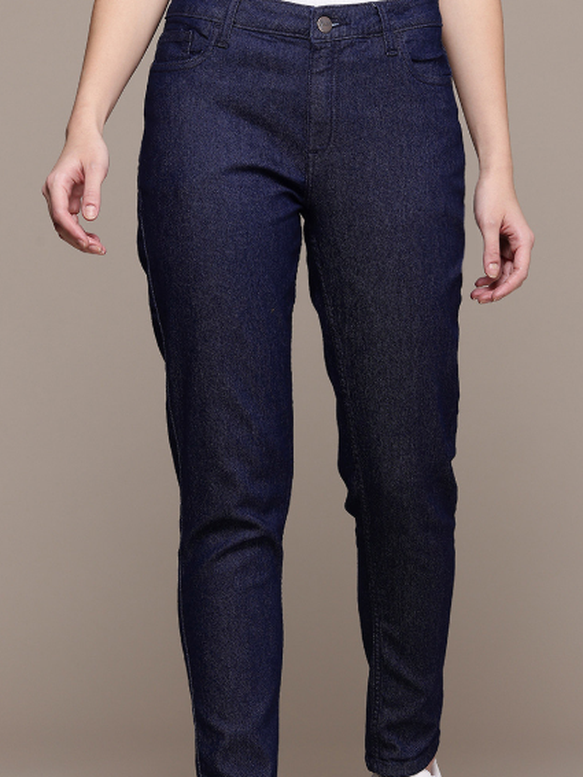 Women Slim Fit Mid-Rise Light Fade Stretchable Jeans