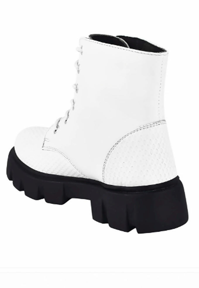 Women Textured Round Toe Lace-Ups Chunky Boots