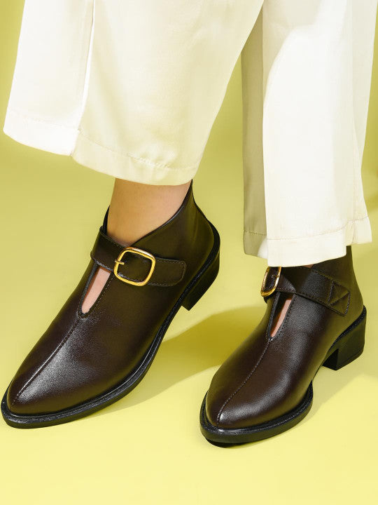 Pair Of 1 Women's Brown Boots
