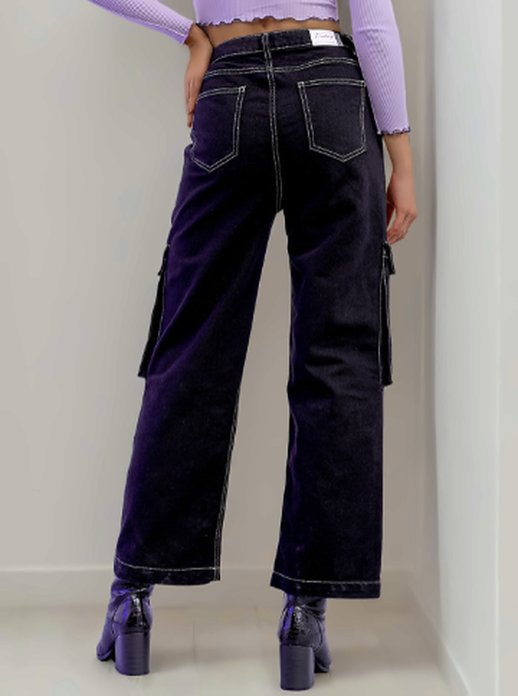 Women Carpenter Fit High-Rise Cargo Clean Look Jeans