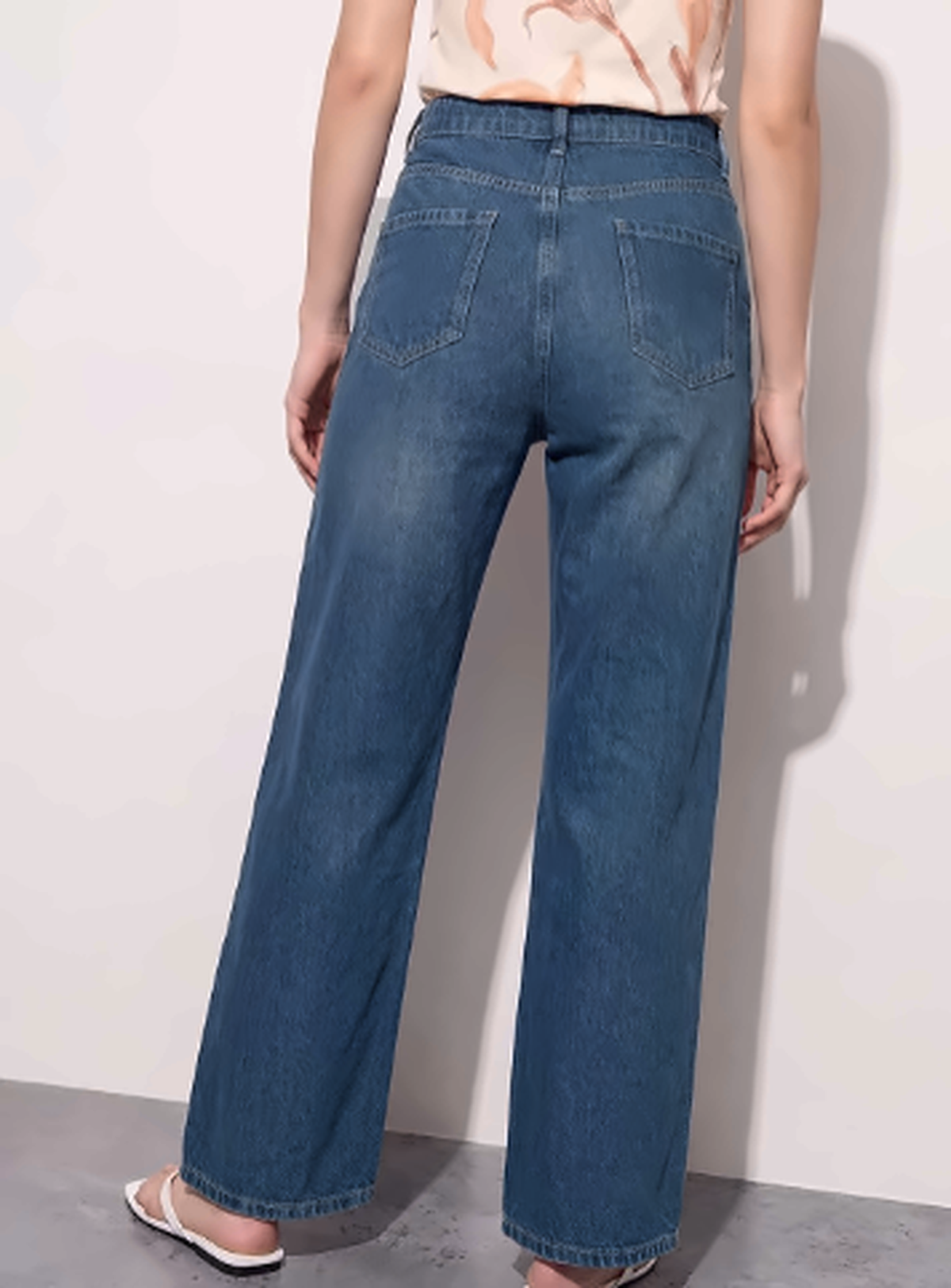 Women Regular Fit Mid-Rise Low Distress Jeans