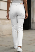 Women White Straight Fit High-Rise Stretchable Jeans