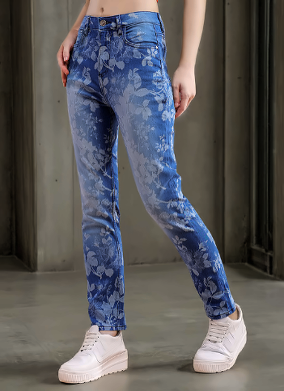 Women Skinny Fit Highly Distressed Light Fade Stretchable Jeans