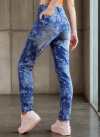 Women Skinny Fit Highly Distressed Light Fade Stretchable Jeans