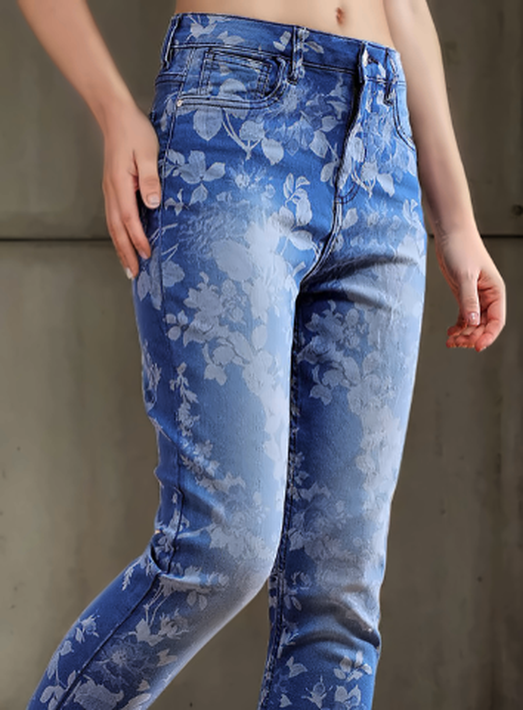 Women Skinny Fit Highly Distressed Light Fade Stretchable Jeans