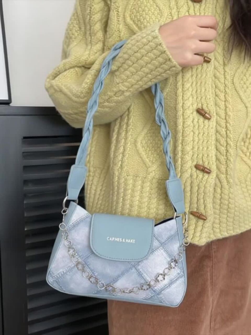 Swagger Handheld Bag