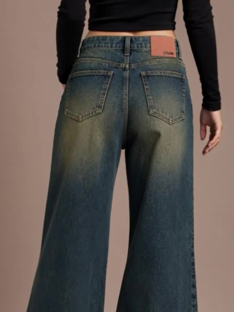 Women Comfort Wide Leg High-Rise Light Fade Stretchable Jeans