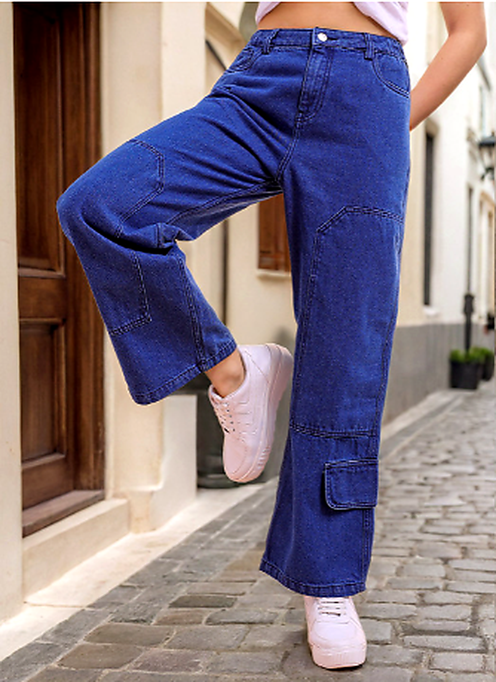 Women Relaxed Fit Clean Look Light Fade Cotton Jeans