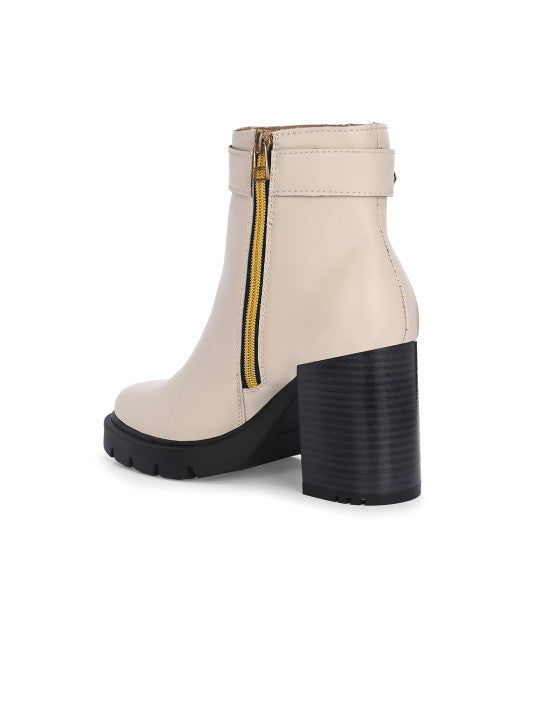 The Lifestyle Co Women Chelsea Round Toe Boots
