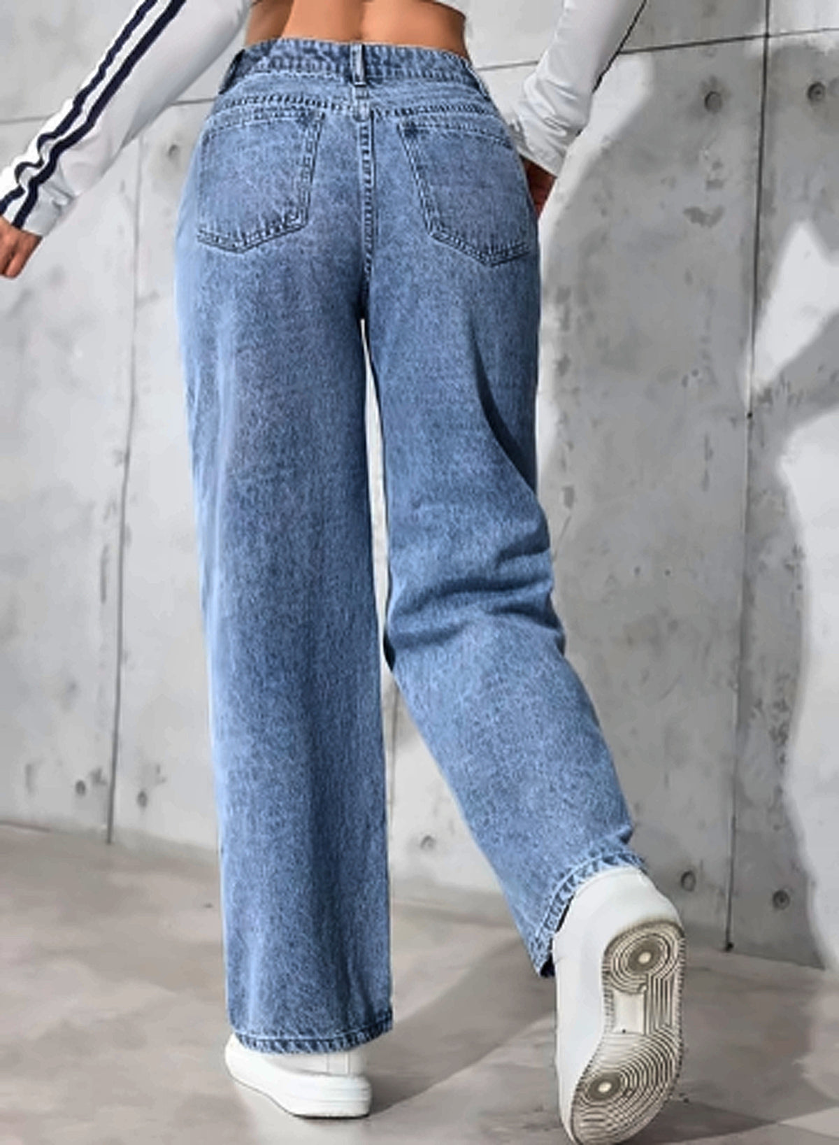 Women Comfort Straight Fit High-Rise Light Fade Stretchable Jeans