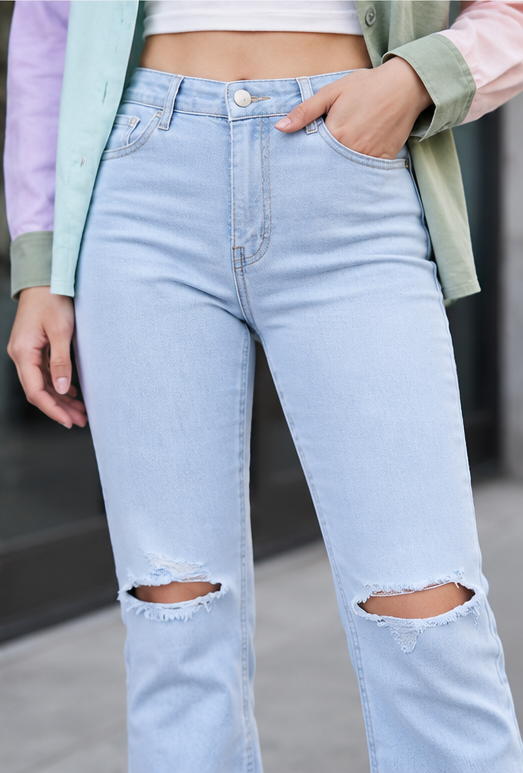 Women Blue Bootcut Mid-Rise Slash Knee Stretchable Jeans