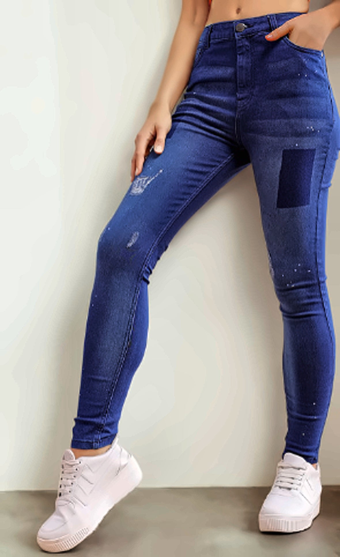 Women Blue Straight Fit Clean Look Heavy Fade Floral Printed Stretchable Jeans